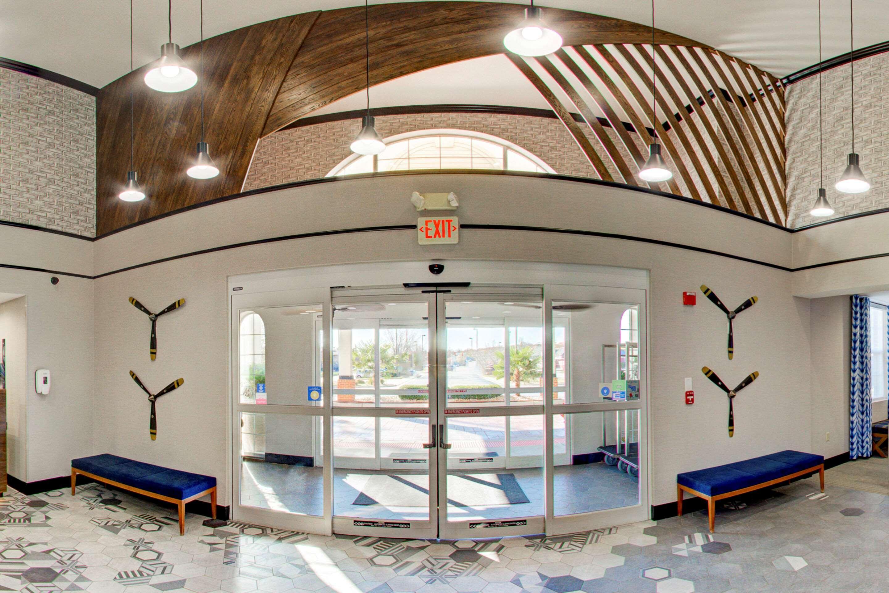 Comfort Suites Newport News Airport Экстерьер фото
