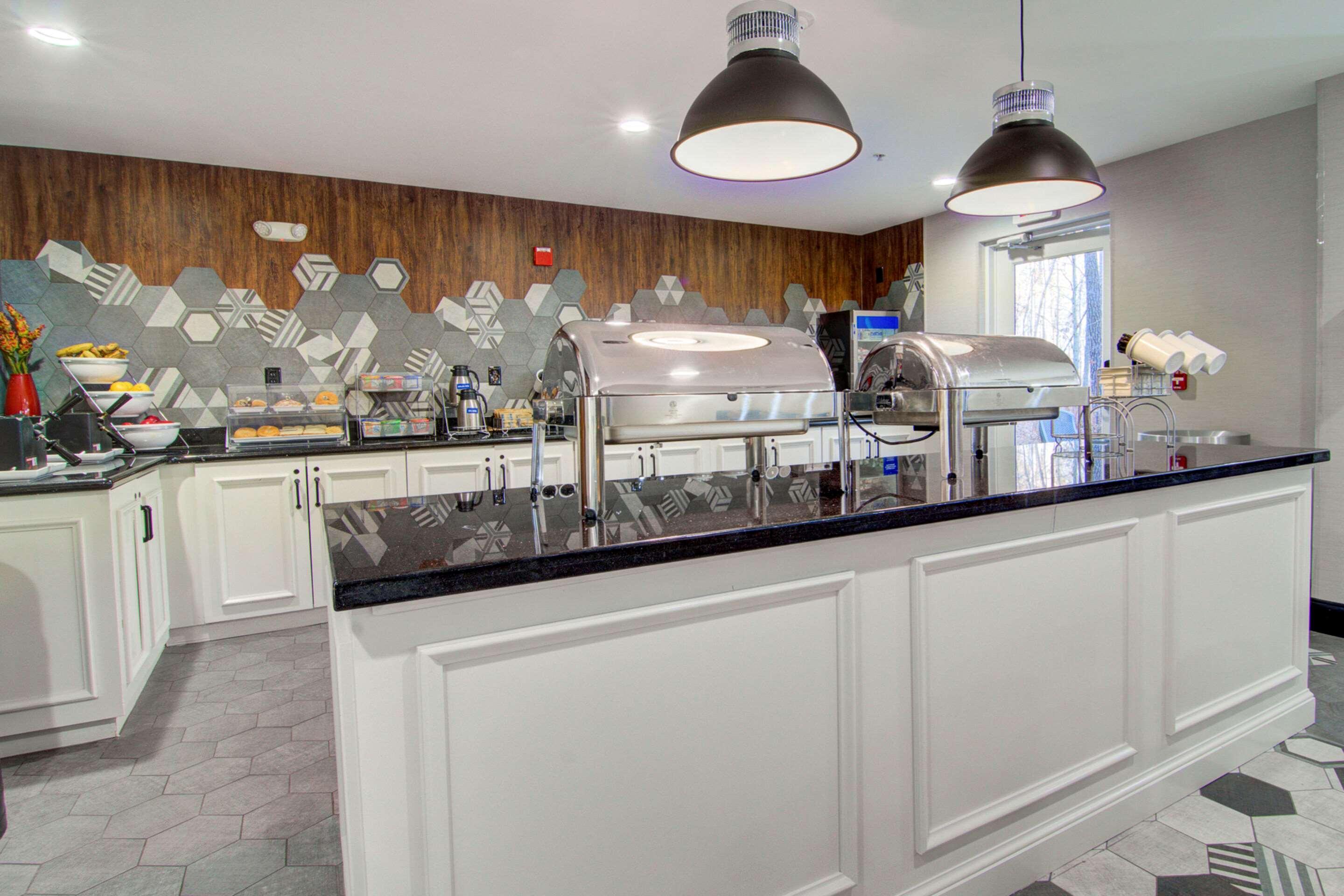 Comfort Suites Newport News Airport Экстерьер фото