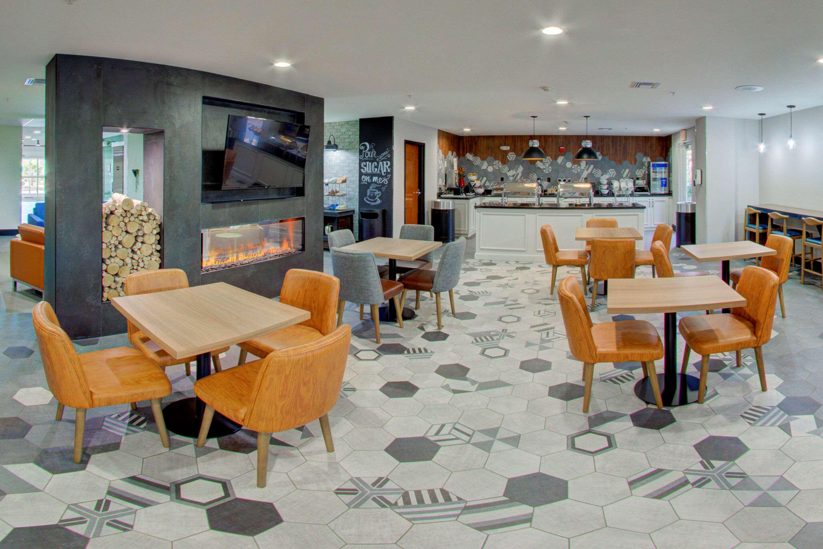 Comfort Suites Newport News Airport Экстерьер фото