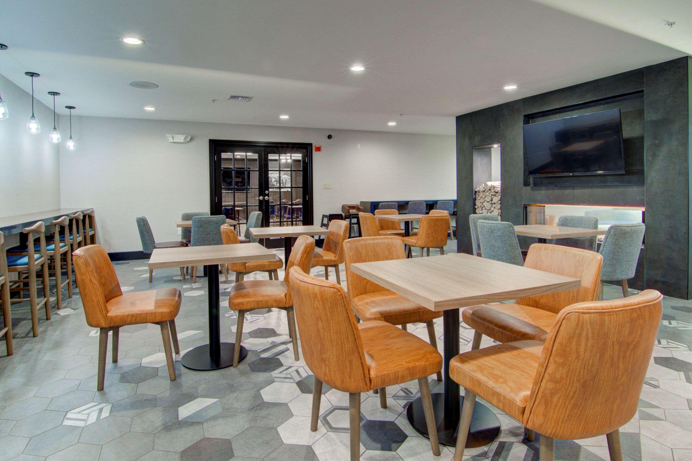 Comfort Suites Newport News Airport Экстерьер фото