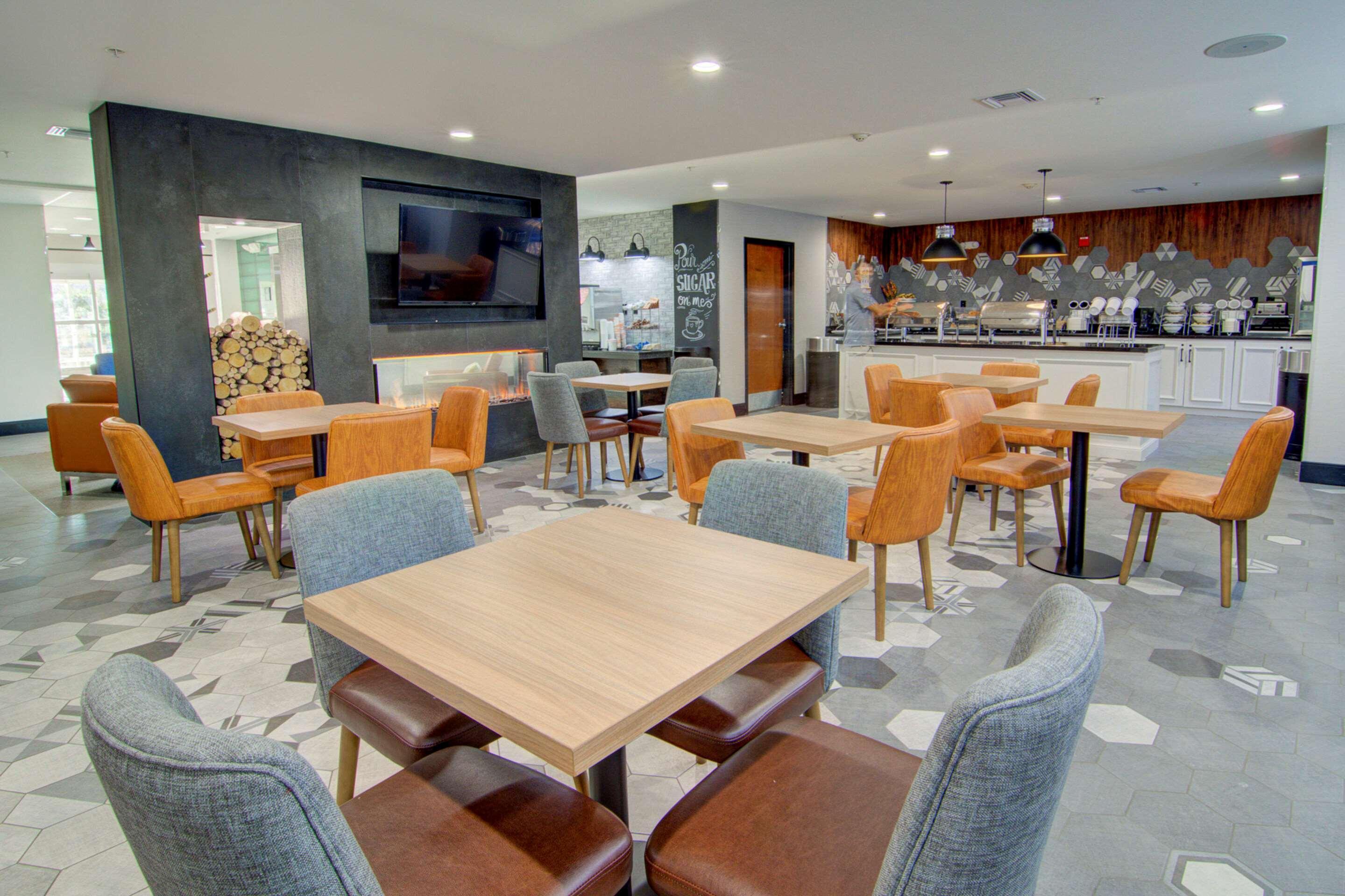Comfort Suites Newport News Airport Экстерьер фото