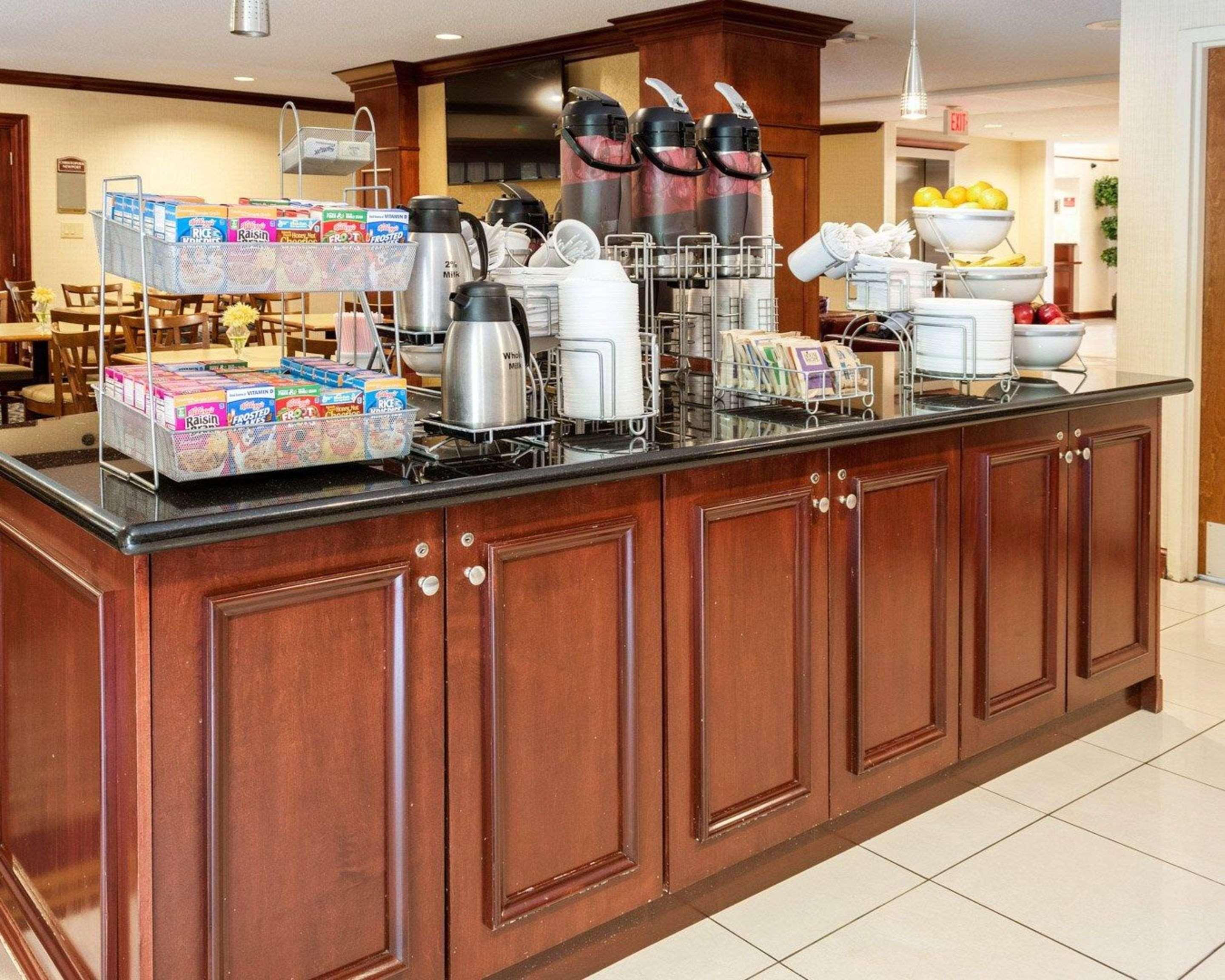Comfort Suites Newport News Airport Экстерьер фото