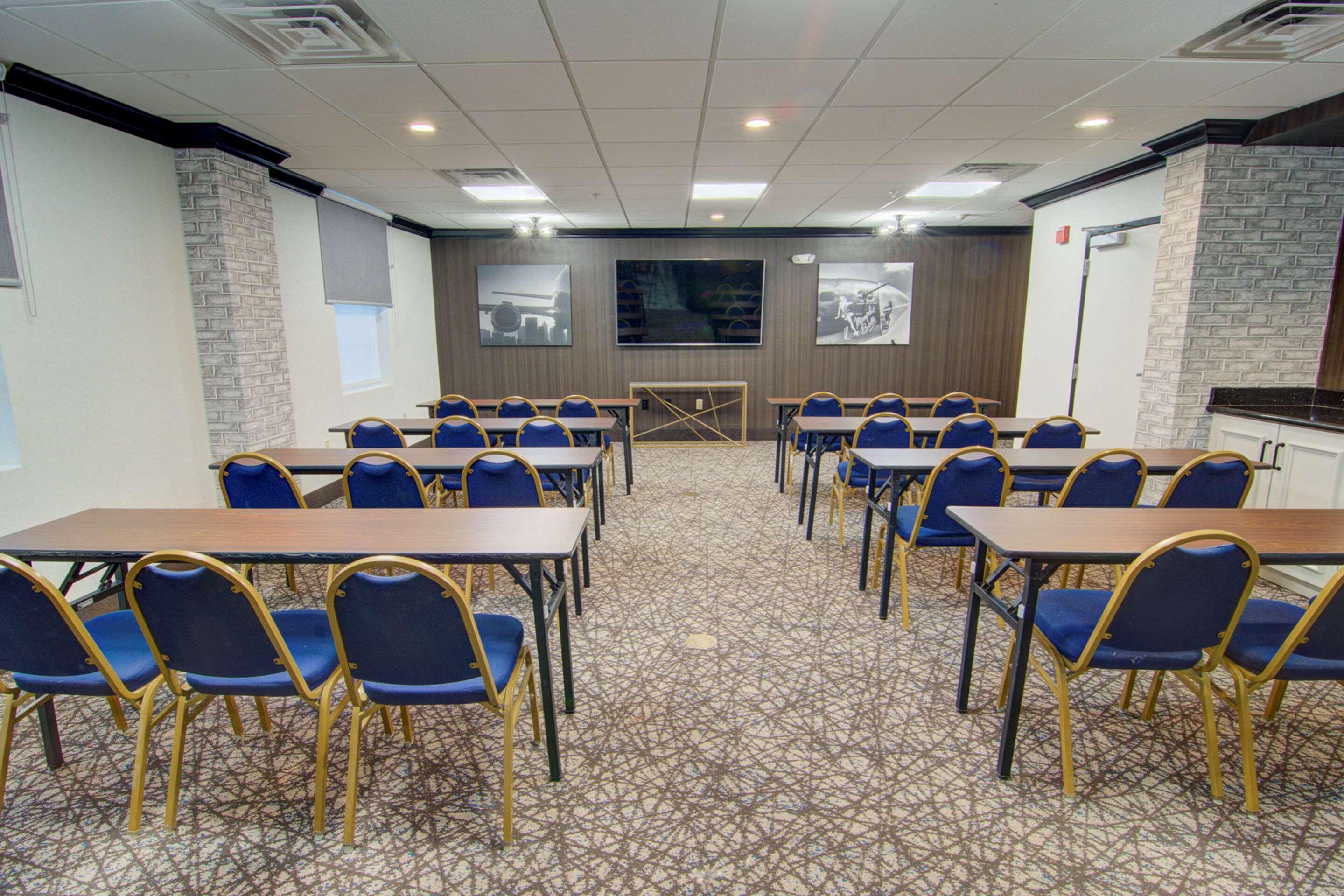 Comfort Suites Newport News Airport Экстерьер фото