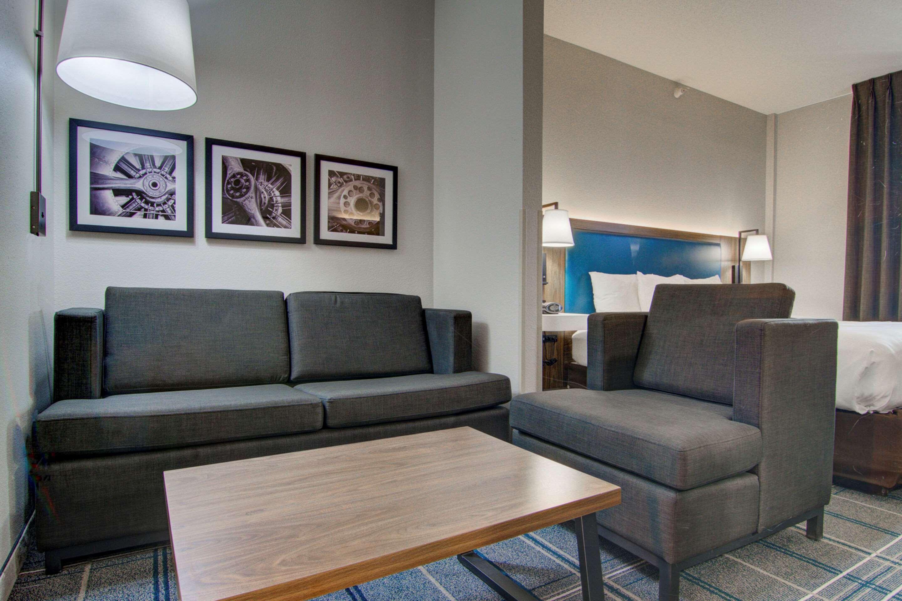Comfort Suites Newport News Airport Экстерьер фото