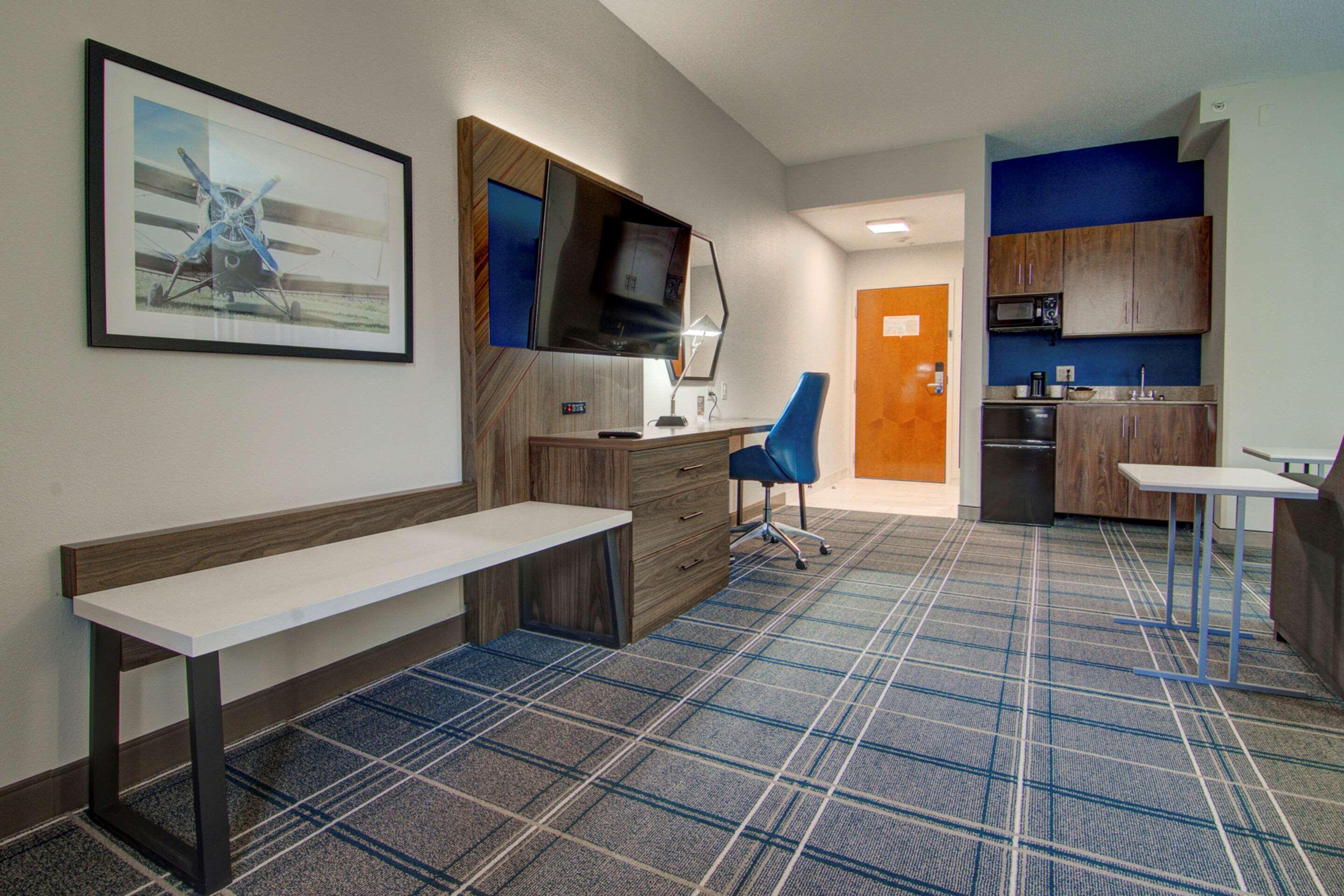 Comfort Suites Newport News Airport Экстерьер фото