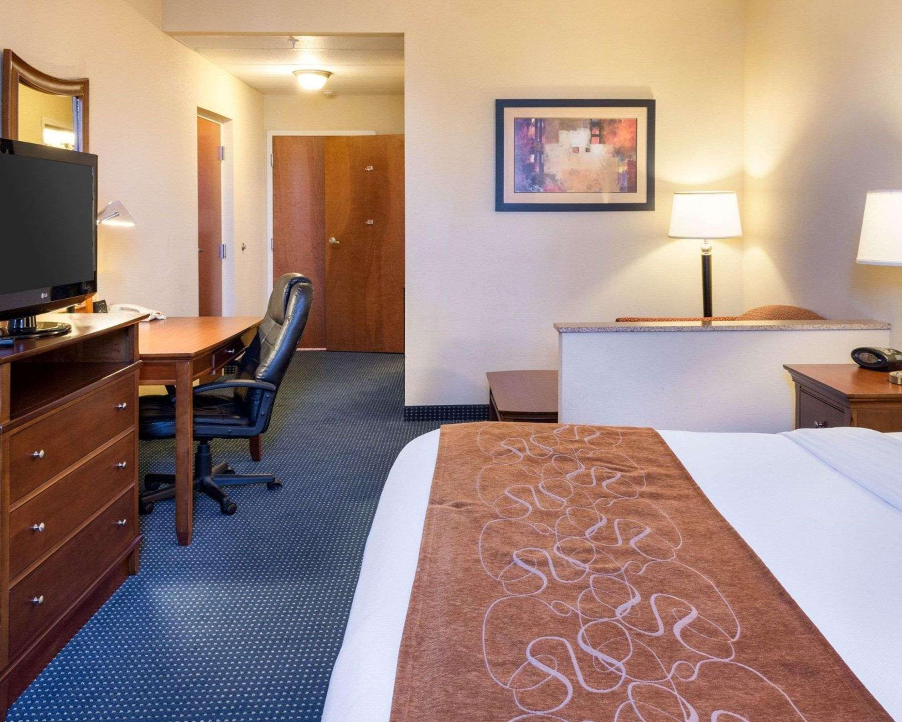 Comfort Suites Newport News Airport Экстерьер фото