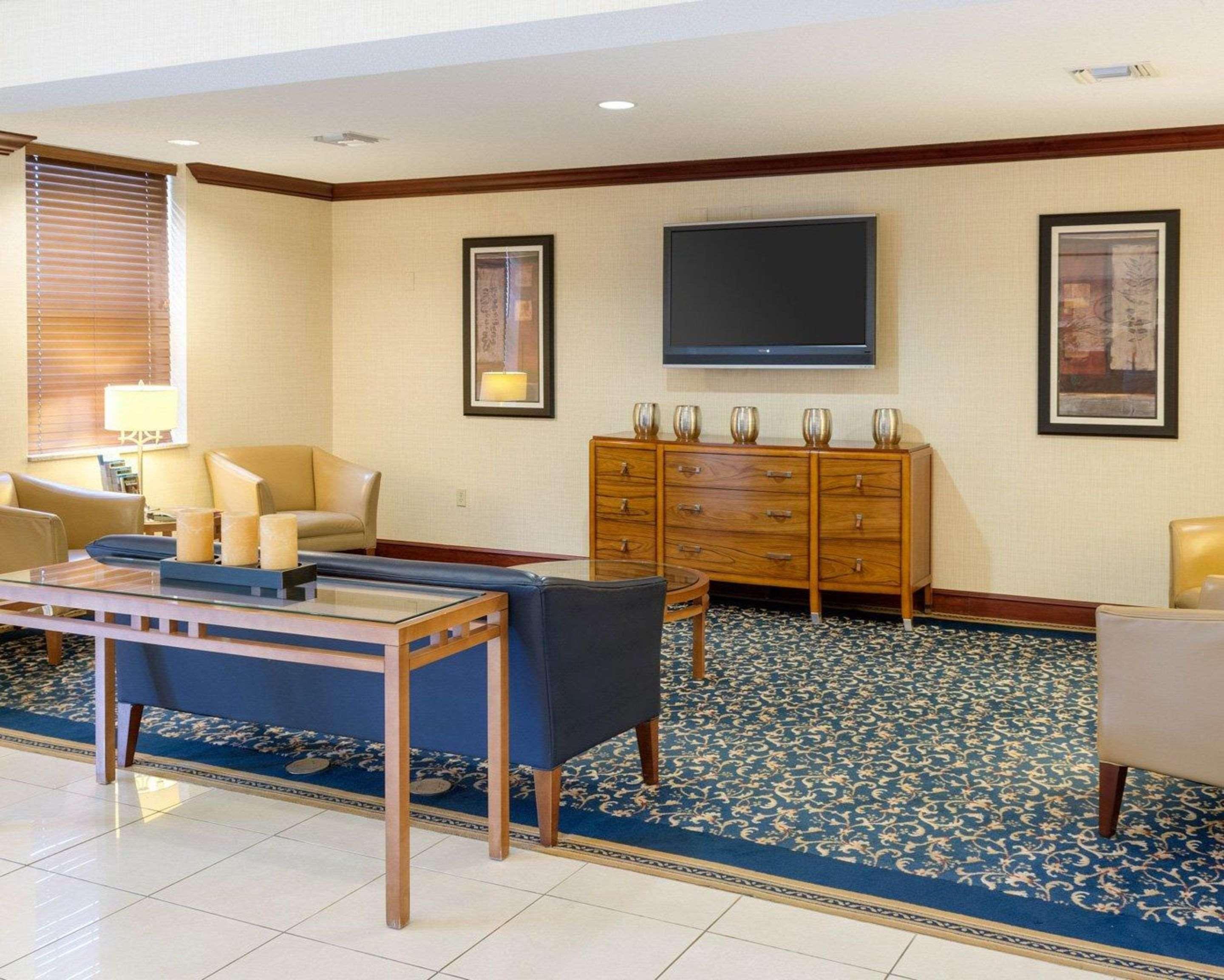 Comfort Suites Newport News Airport Экстерьер фото