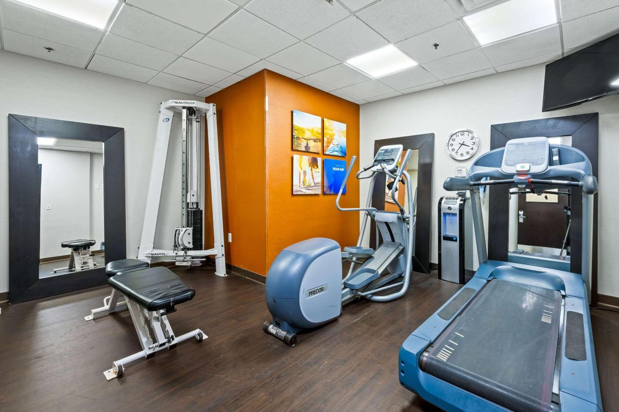 Comfort Suites Newport News Airport Экстерьер фото
